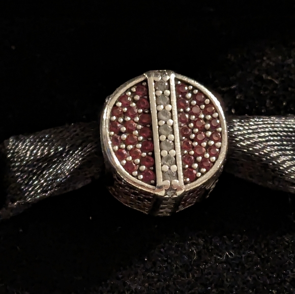 Pandora Christmas present charm - Picture 6 of 13